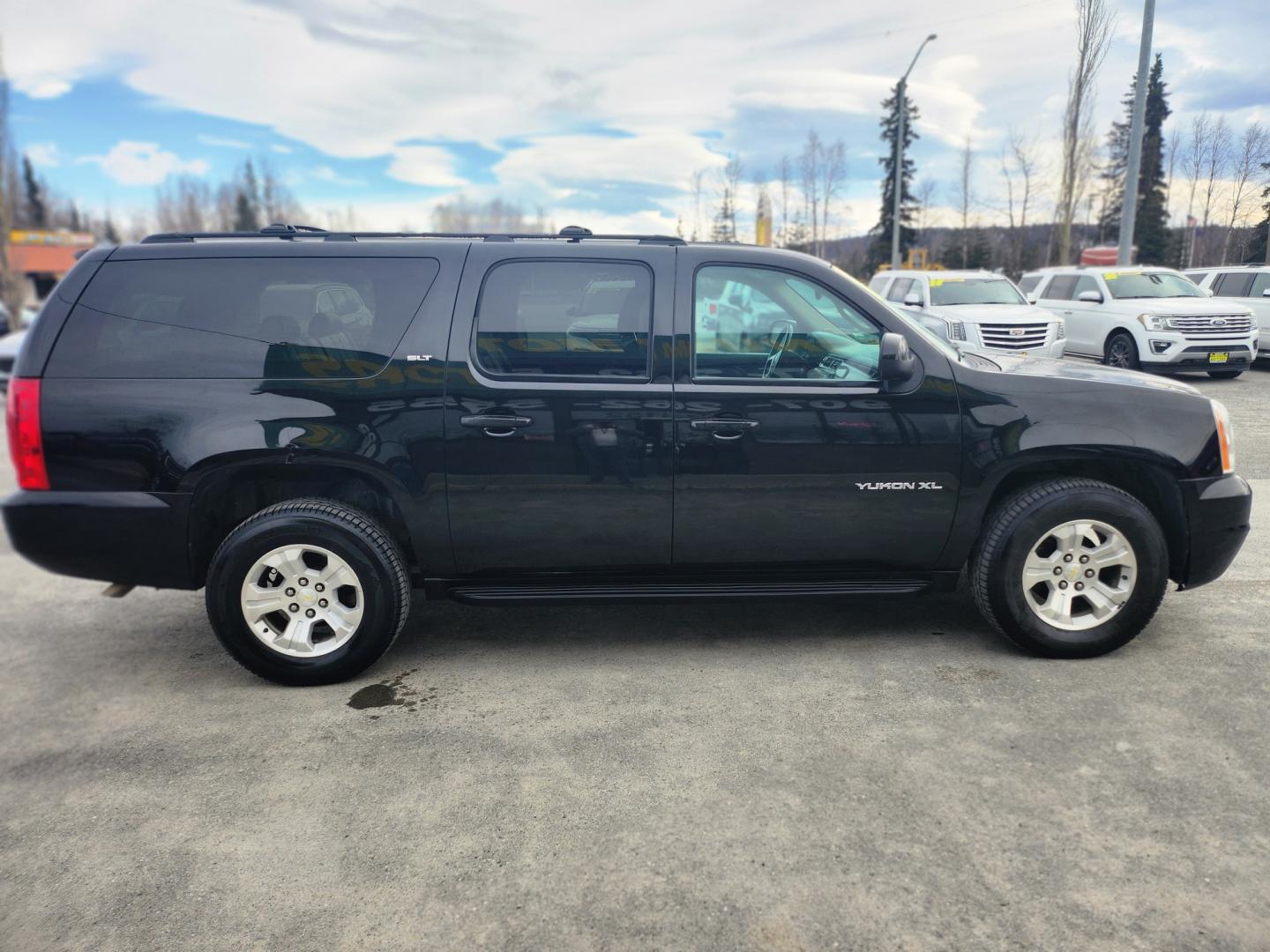 2014 BLACK /BLACK GMC YUKON XL SLT (1GKS2KE72ER) with an 5.3L engine, Automatic transmission, located at 1960 Industrial Drive, Wasilla, 99654, (907) 274-2277, 61.573475, -149.400146 - Photo#6